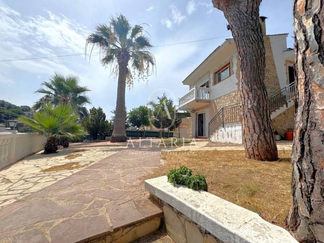 Chalet de 5 habitaciones en Lloret de Mar en venta con piscina - 375.000 € (Ref: 9999485)