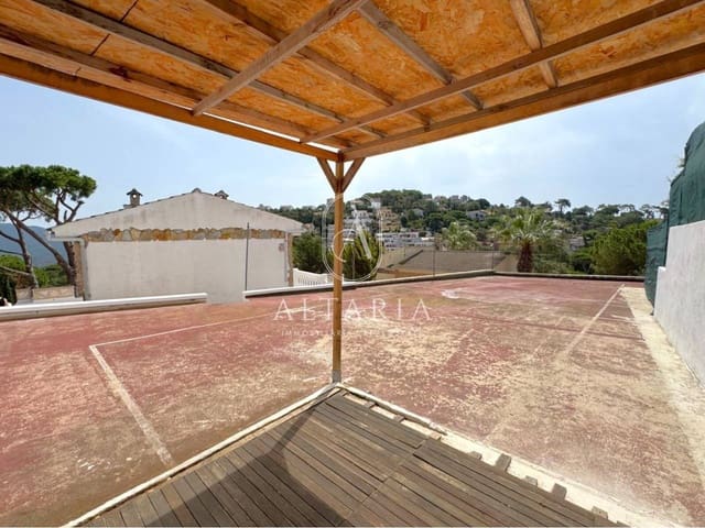 Chalet de 5 habitaciones en Lloret de Mar en venta con piscina - 375.000 € (Ref: 9999485)
