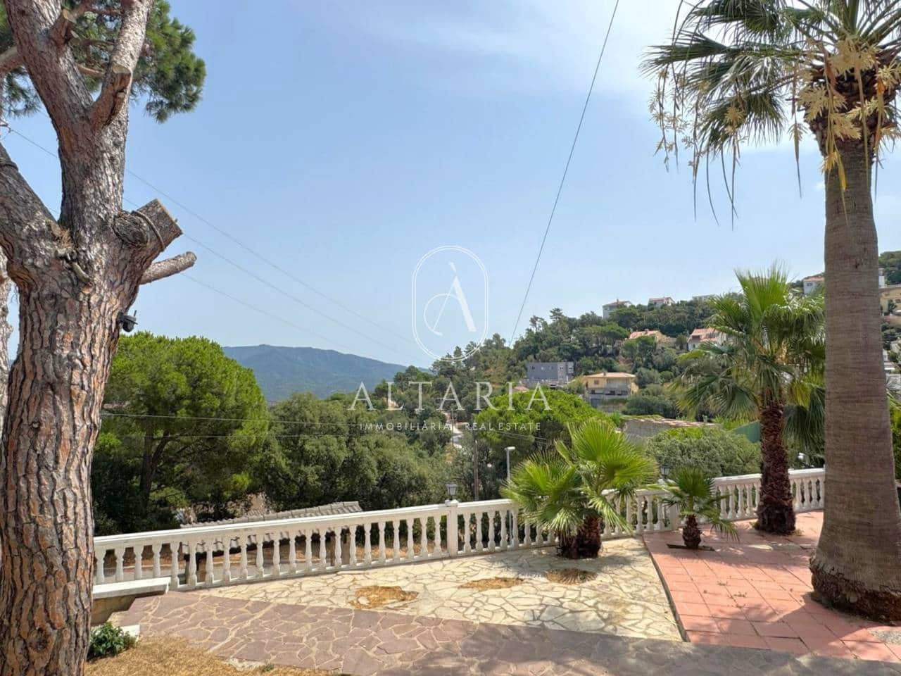 5 Zimmer Villa zu verkaufen in Lloret de Mar mit Pool - 375.000 € (Ref: 9999485)