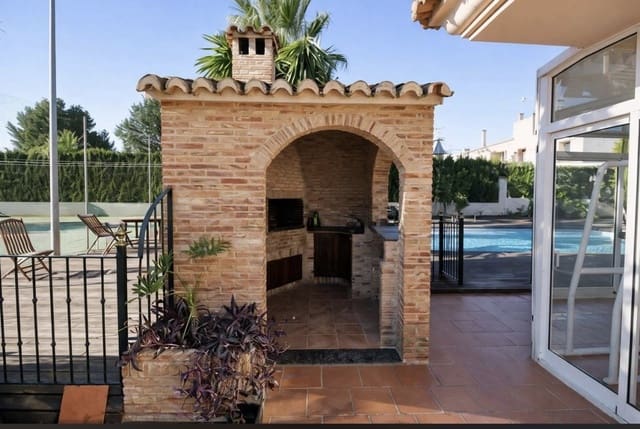 6 quarto Moradia para venda em Riba-roja de Túria com piscina garagem - 600 000 € (Ref: 9665470)