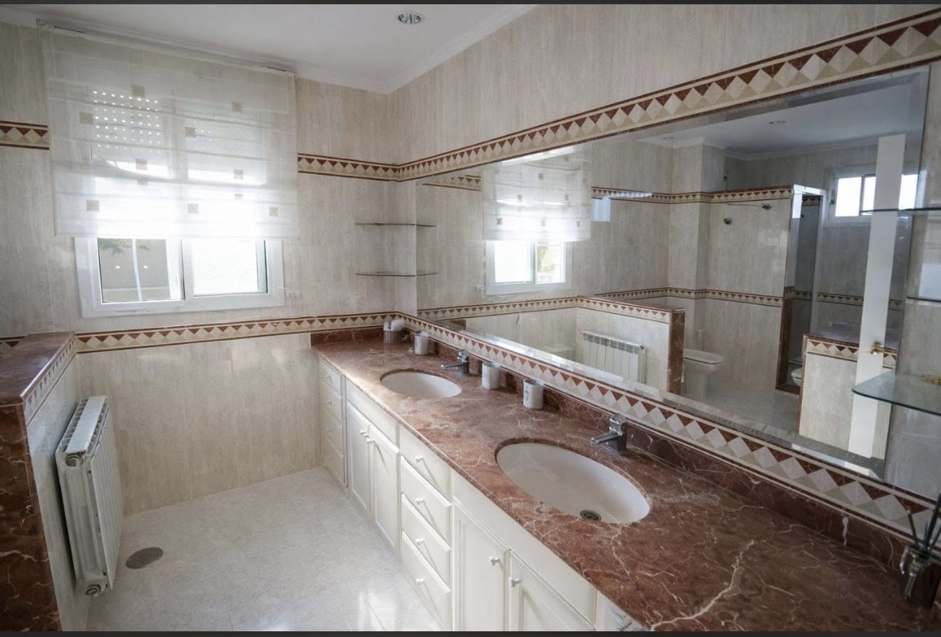 6 makuuhuone Huvila myytävänä paikassa Riba-roja de Turia mukana uima-altaan 
autotalli - 600 000 € (Ref: 9665470)