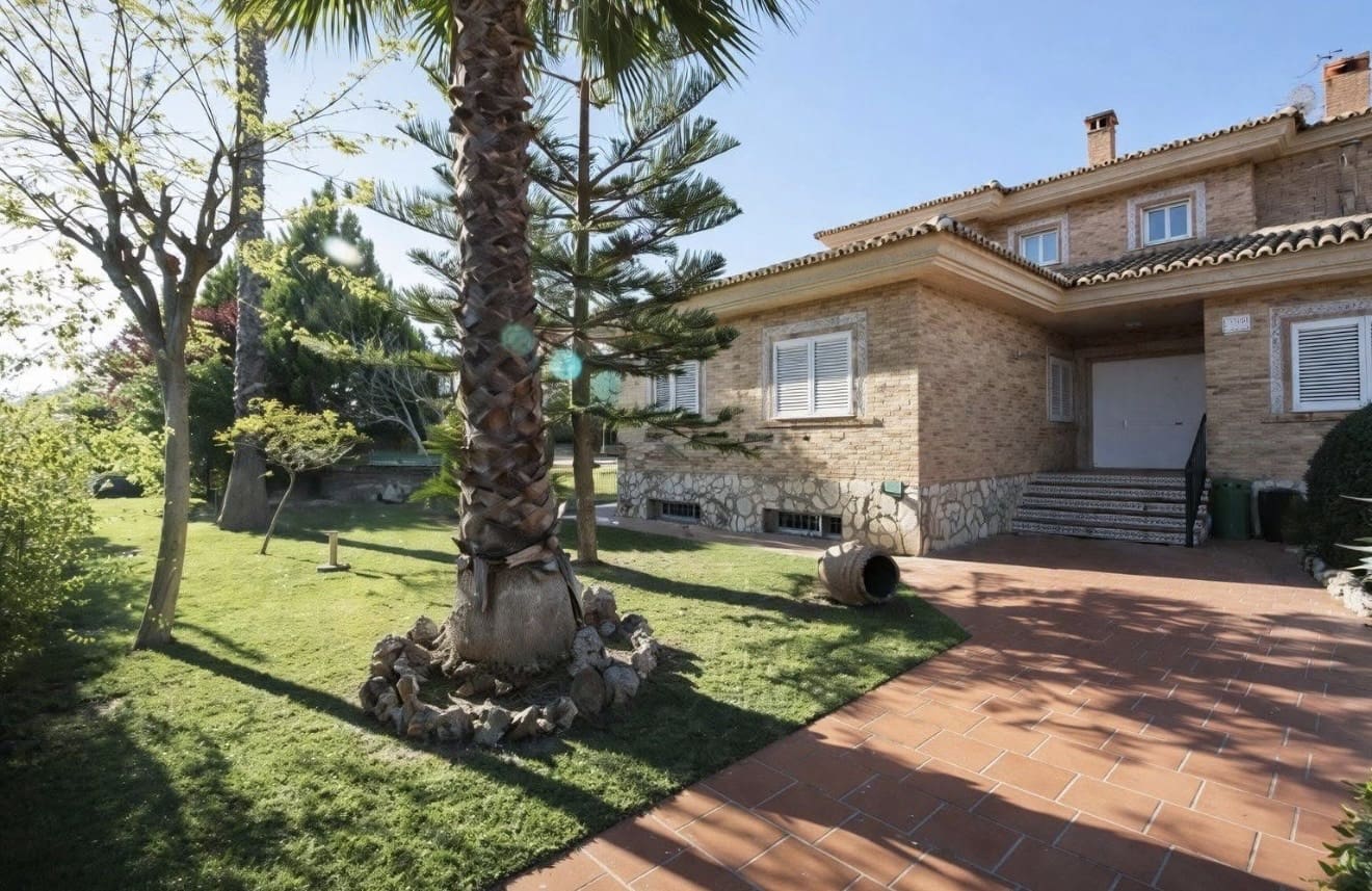 6 makuuhuone Huvila myytävänä paikassa Riba-roja de Turia mukana uima-altaan 
autotalli - 600 000 € (Ref: 9665470)