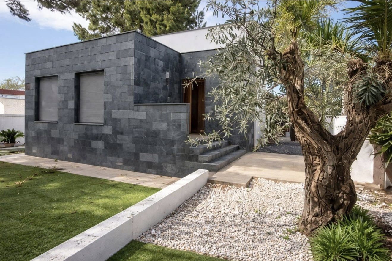 Chalet de 7 habitaciones en L'Eliana en venta con piscina - 875.000 € (Ref: 9669084)