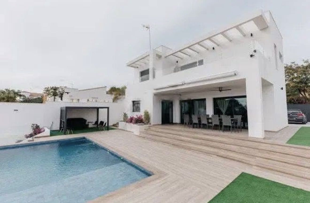 4 Zimmer Villa zu verkaufen in San Antonio de Benageber mit Pool - 850.000 € (Ref: 9669287)