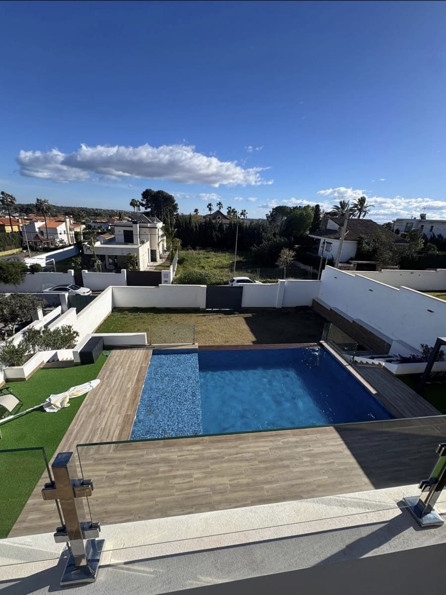 4 Zimmer Villa zu verkaufen in San Antonio de Benageber mit Pool - 850.000 € (Ref: 9669287)