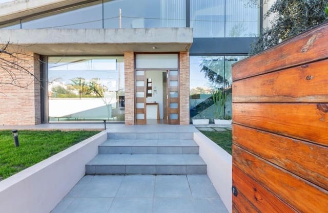 4 bedroom Villa for sale in L'Eliana with pool - € 1,380,000 (Ref: 9669444)