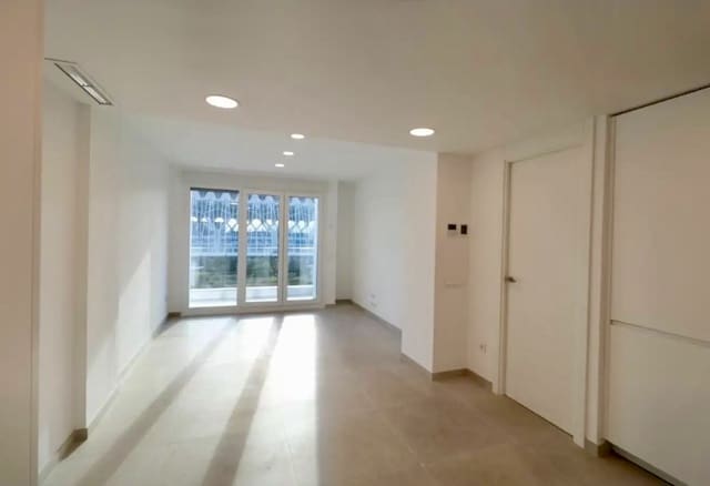 2 bedroom Apartment for rent in Valencia city - € 1,800 (Ref: 9720399)