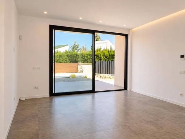 Chalet de 3 habitaciones en Llíria en venta con piscina - 420.000 € (Ref: 9808597)