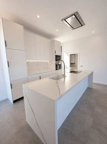 Chalet de 3 habitaciones en Llíria en venta con piscina - 420.000 € (Ref: 9808597)