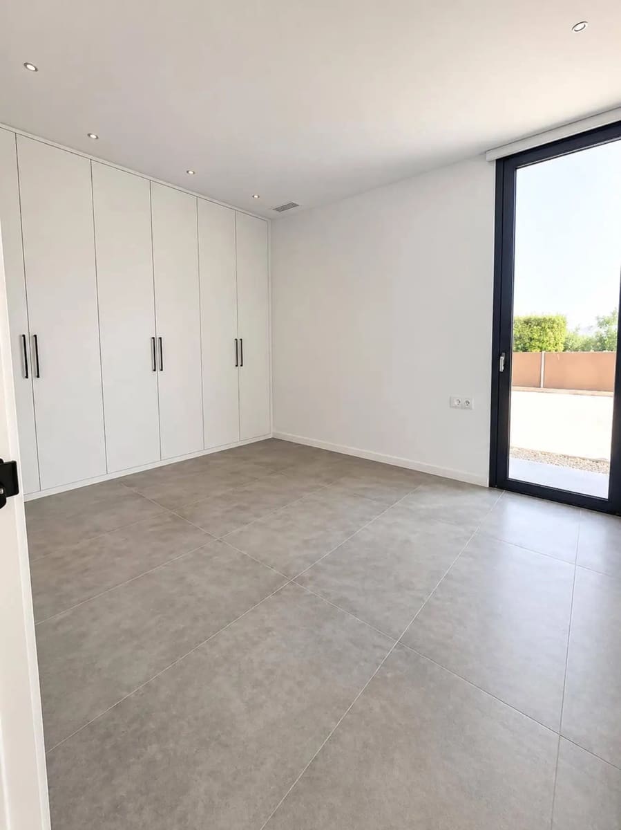 Chalet de 3 habitaciones en Llíria en venta con piscina - 420.000 € (Ref: 9808597)