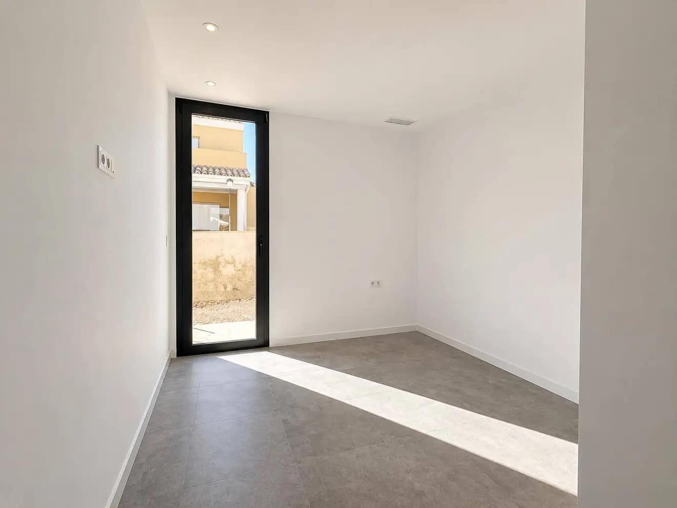 Chalet de 3 habitaciones en Llíria en venta con piscina - 420.000 € (Ref: 9808597)