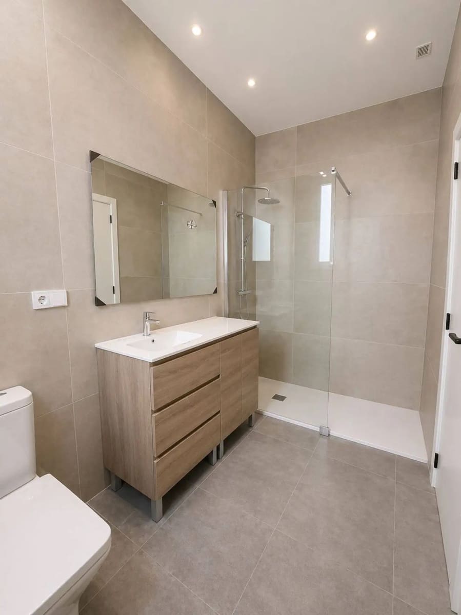 Chalet de 3 habitaciones en Llíria en venta con piscina - 420.000 € (Ref: 9808597)