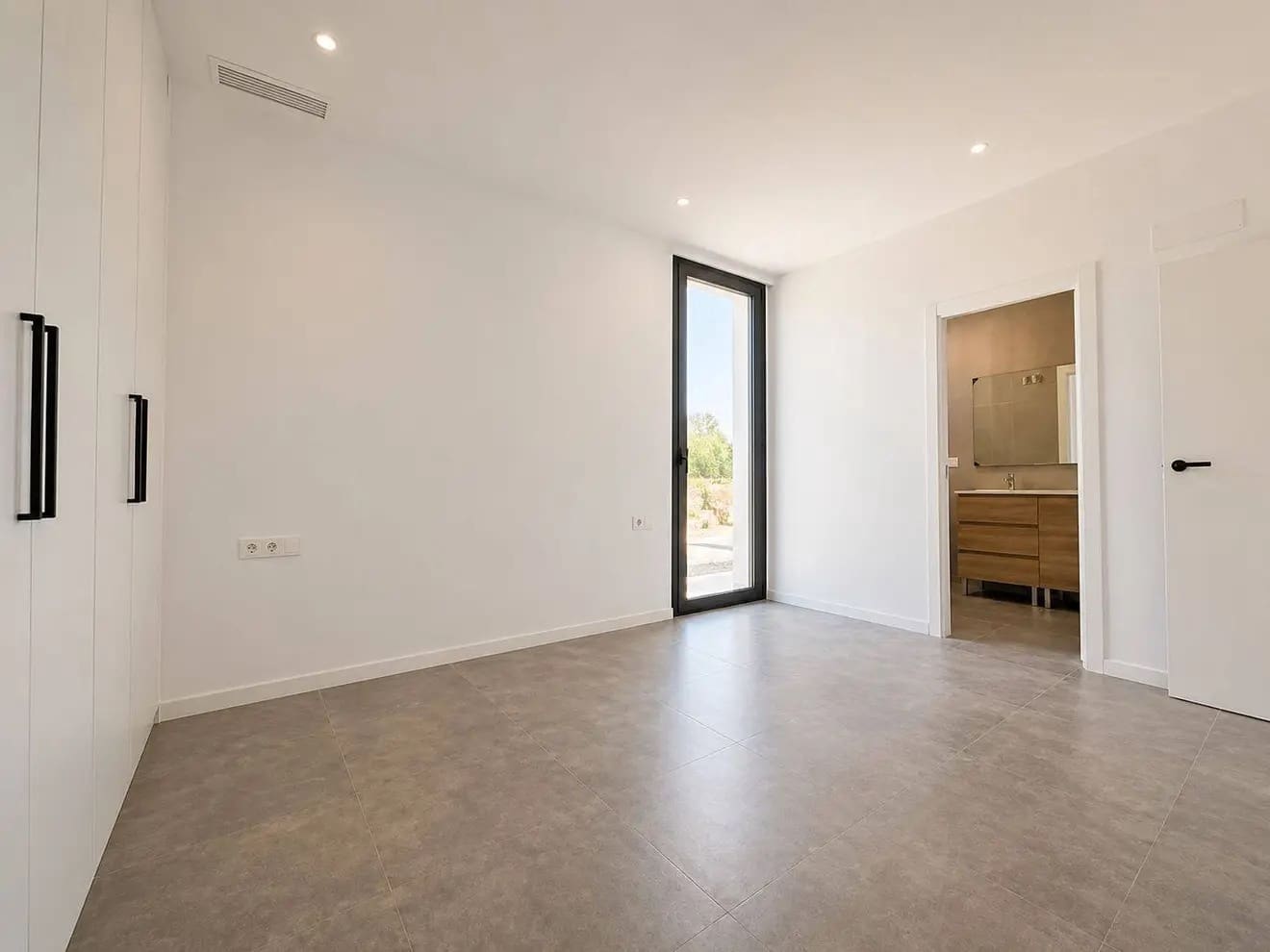 Chalet de 3 habitaciones en Llíria en venta con piscina - 420.000 € (Ref: 9808597)