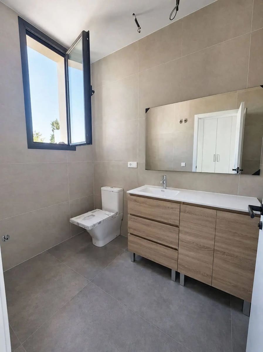 Chalet de 3 habitaciones en Llíria en venta con piscina - 420.000 € (Ref: 9808597)