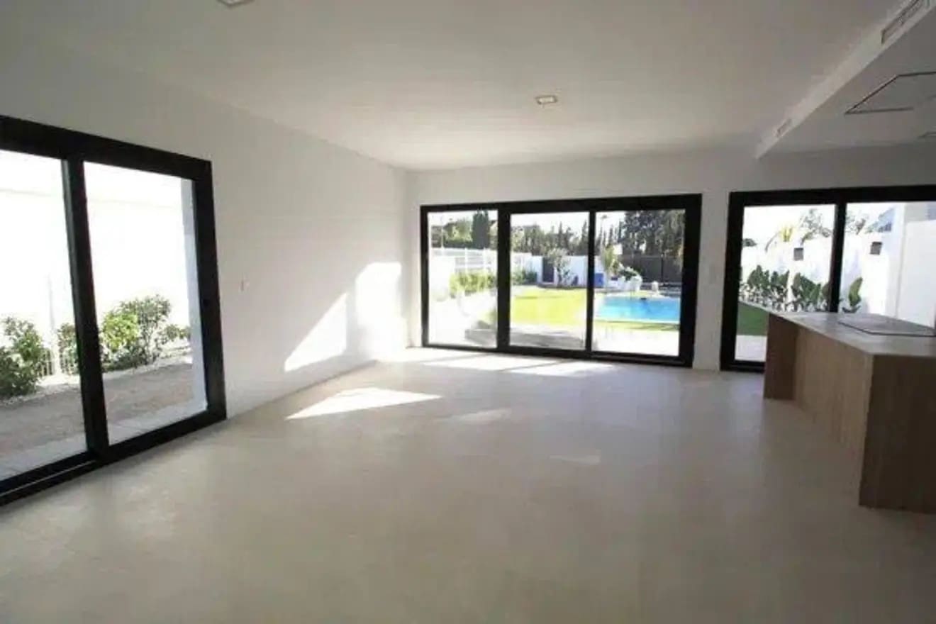 4 slaapkamer Rijtjeshuis te huur in Betera - € 4.200 (Ref: 9808950)