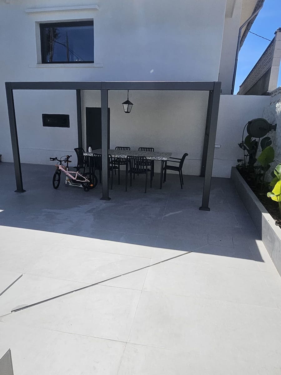 4 bedroom Townhouse for rent in Paterna - € 3,000 (Ref: 9844596)