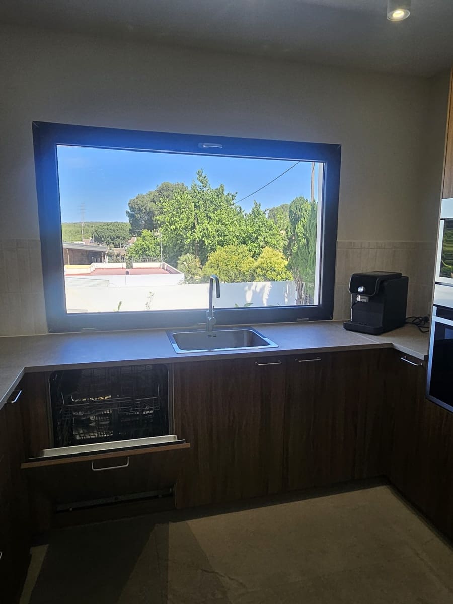 4 bedroom Townhouse for rent in Paterna - € 3,000 (Ref: 9844596)