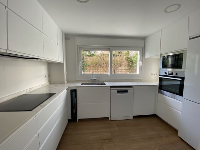 5 makuuhuone Rivitalo myytävänä paikassa Arroyo de la Miel, Benalmádena mukana 
autotalli - 675 000 € (Ref: 9650236)