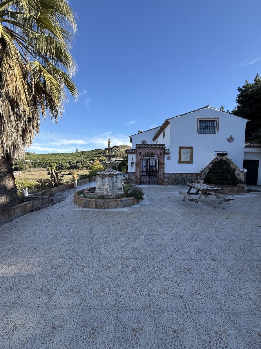 4 sovrum Finca/Hus på landet till salu i Coin med pool garage - 900 000 € (Ref: 9654275)