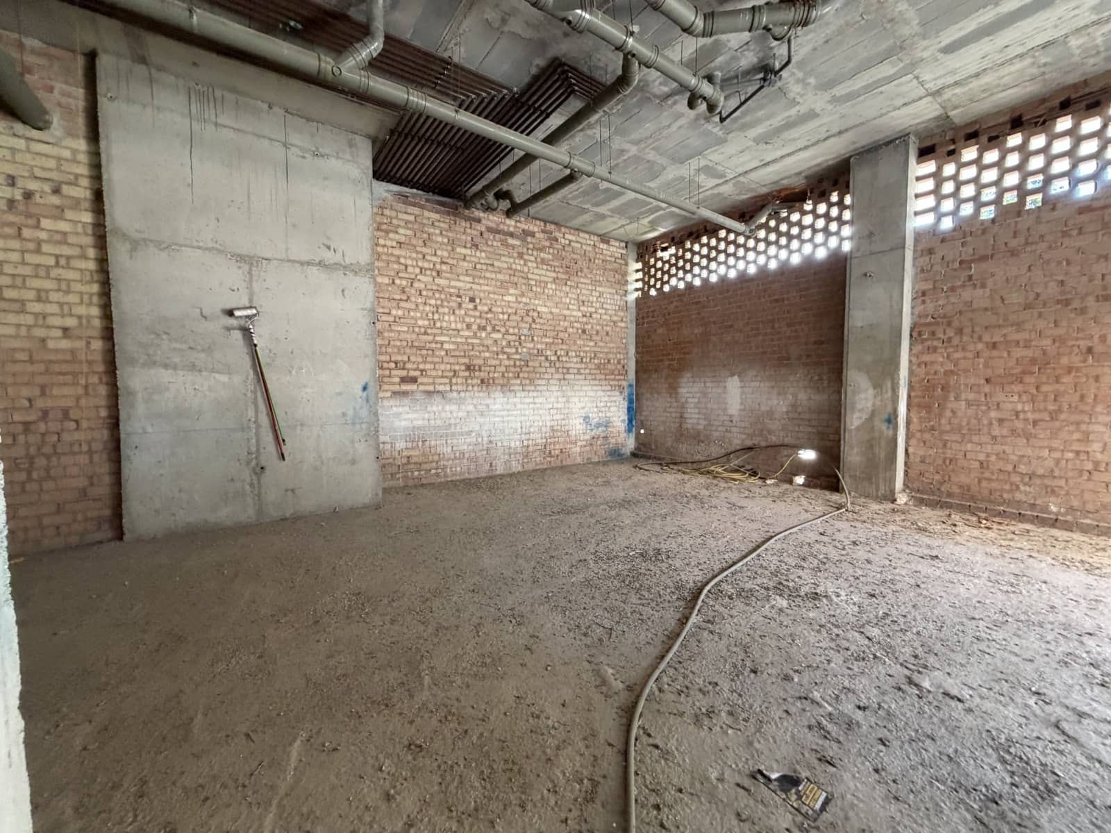 Commercial for sale in Malaga city - € 1,700,000 (Ref: 9654361)