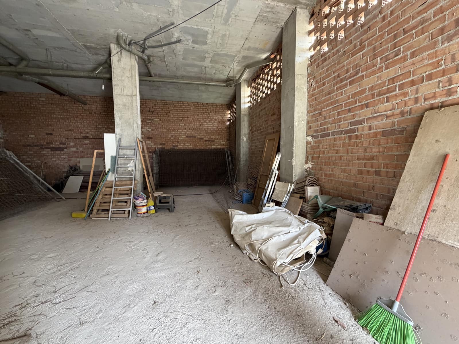 Commercial for sale in Malaga city - € 1,700,000 (Ref: 9654361)