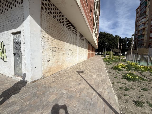 Commercial for sale in Huelin, Málaga city - € 1,700,000 (Ref: 9654361)