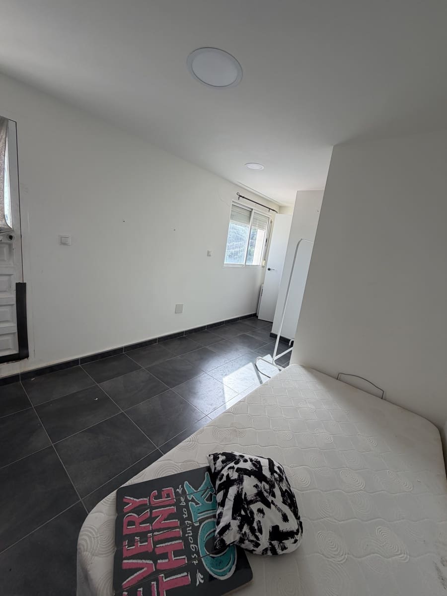 3 slaapkamer Villa te koop in Malaga stad met garage - € 268.000 (Ref: 9665246)