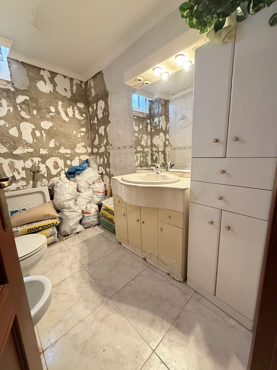 3 slaapkamer Villa te koop in Malaga stad met garage - € 268.000 (Ref: 9665246)