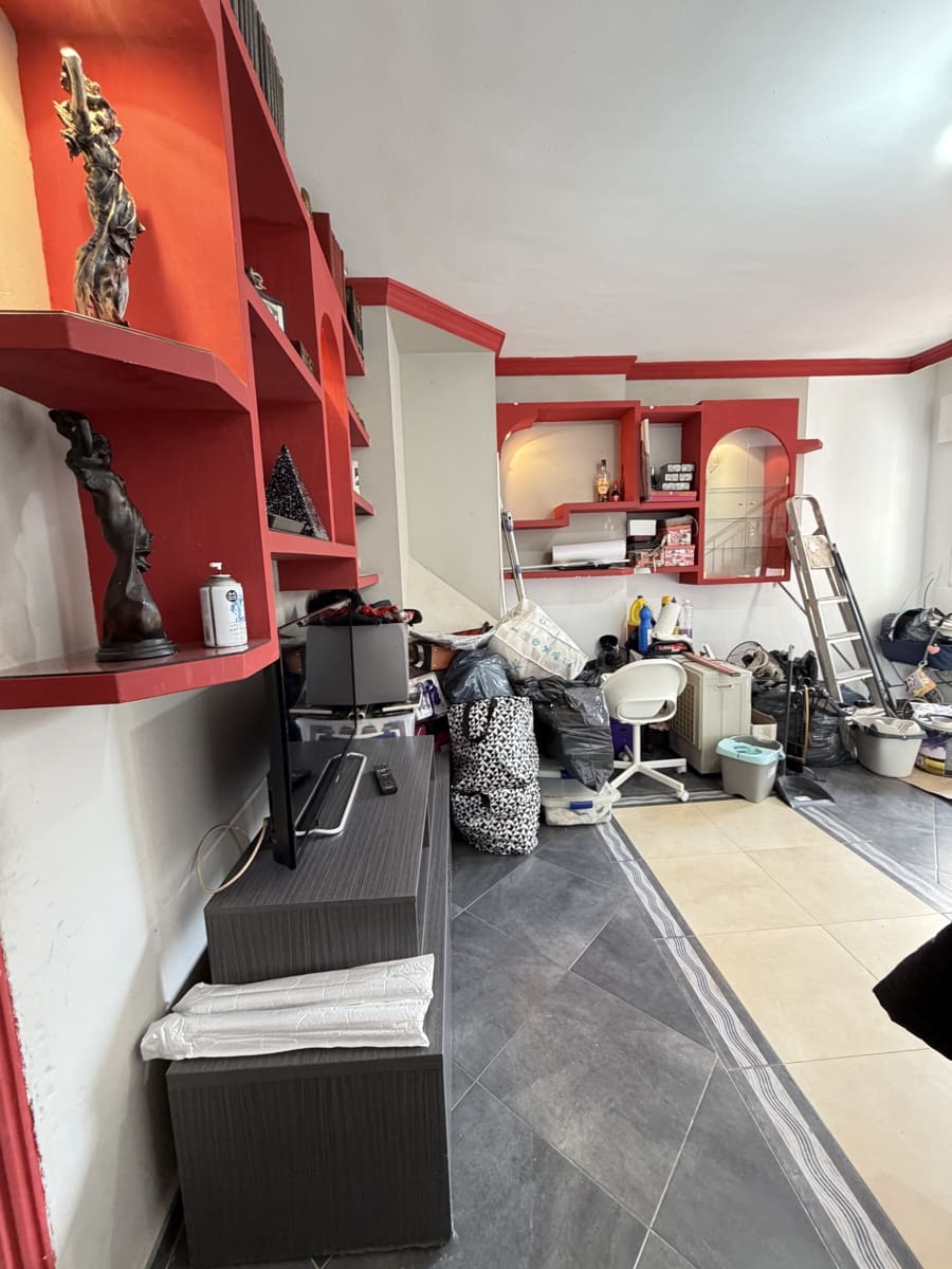 3 slaapkamer Villa te koop in Malaga stad met garage - € 268.000 (Ref: 9665246)