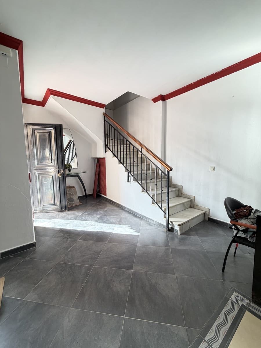 3 slaapkamer Villa te koop in Malaga stad met garage - € 268.000 (Ref: 9665246)