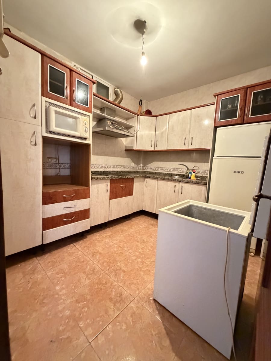3 slaapkamer Villa te koop in Malaga stad met garage - € 268.000 (Ref: 9665246)