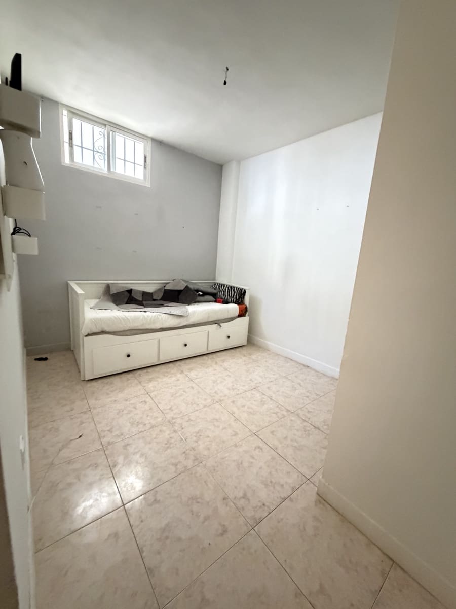 3 slaapkamer Villa te koop in Malaga stad met garage - € 268.000 (Ref: 9665246)