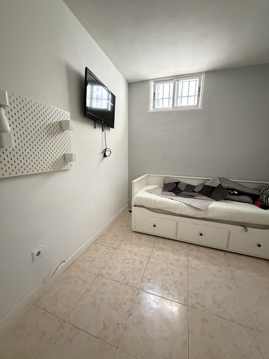 3 slaapkamer Villa te koop in Malaga stad met garage - € 268.000 (Ref: 9665246)