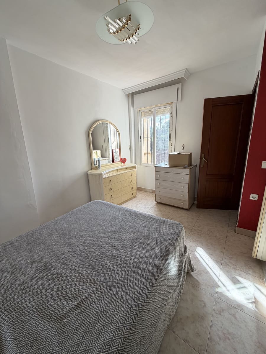 3 slaapkamer Villa te koop in Malaga stad met garage - € 268.000 (Ref: 9665246)