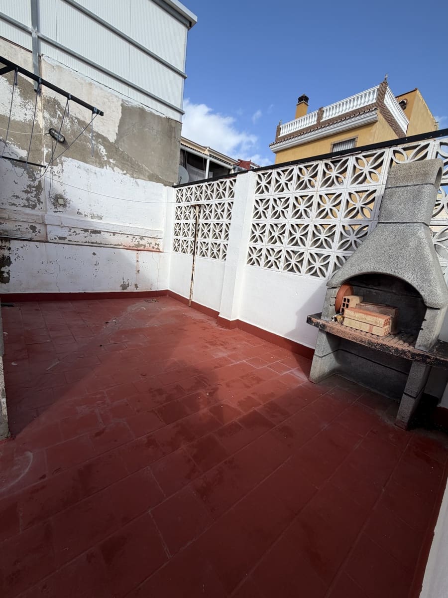 3 slaapkamer Villa te koop in Malaga stad met garage - € 268.000 (Ref: 9665246)