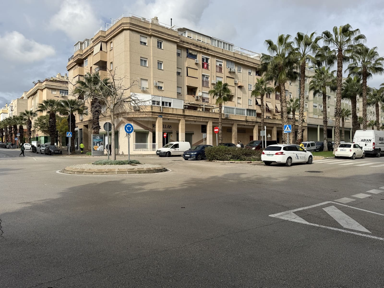 Commercial for sale in Malaga city - € 249,000 (Ref: 9665266)