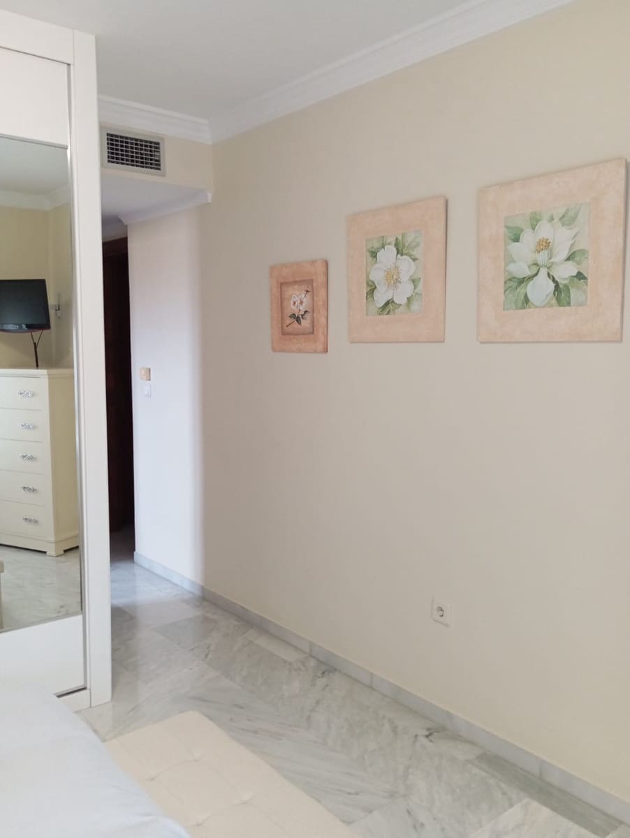 4 bedroom Apartment for sale in Malaga city with garage - € 475,000 (Ref: 9709125)