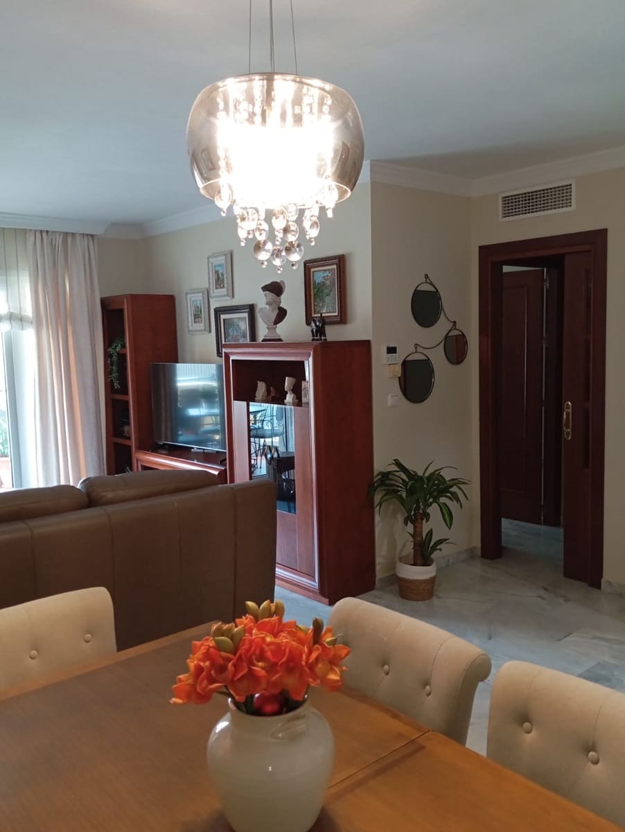 4 bedroom Apartment for sale in Malaga city with garage - € 475,000 (Ref: 9709125)