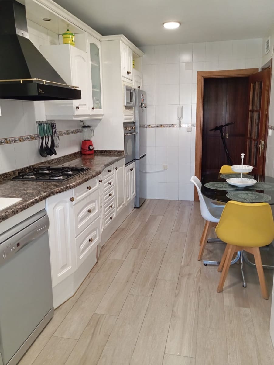 4 bedroom Apartment for sale in Malaga city with garage - € 475,000 (Ref: 9709125)
