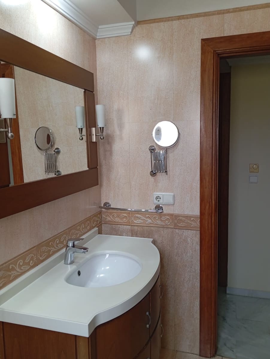 4 bedroom Apartment for sale in Malaga city with garage - € 475,000 (Ref: 9709125)