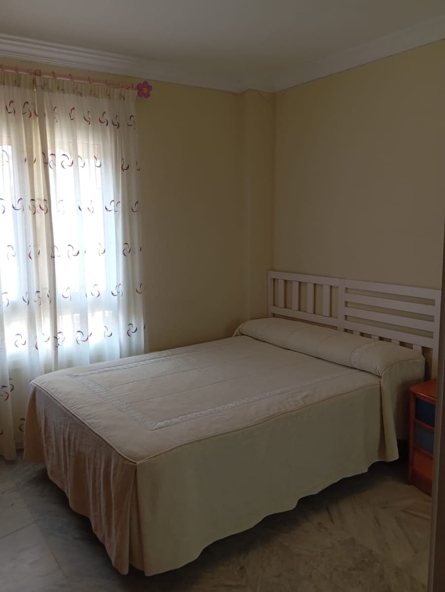 4 bedroom Apartment for sale in Malaga city with garage - € 475,000 (Ref: 9709125)