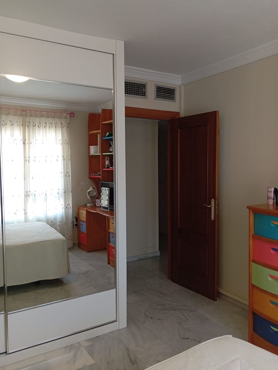 4 bedroom Apartment for sale in Malaga city with garage - € 475,000 (Ref: 9709125)