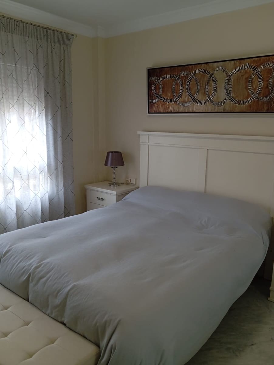 4 bedroom Apartment for sale in Malaga city with garage - € 475,000 (Ref: 9709125)