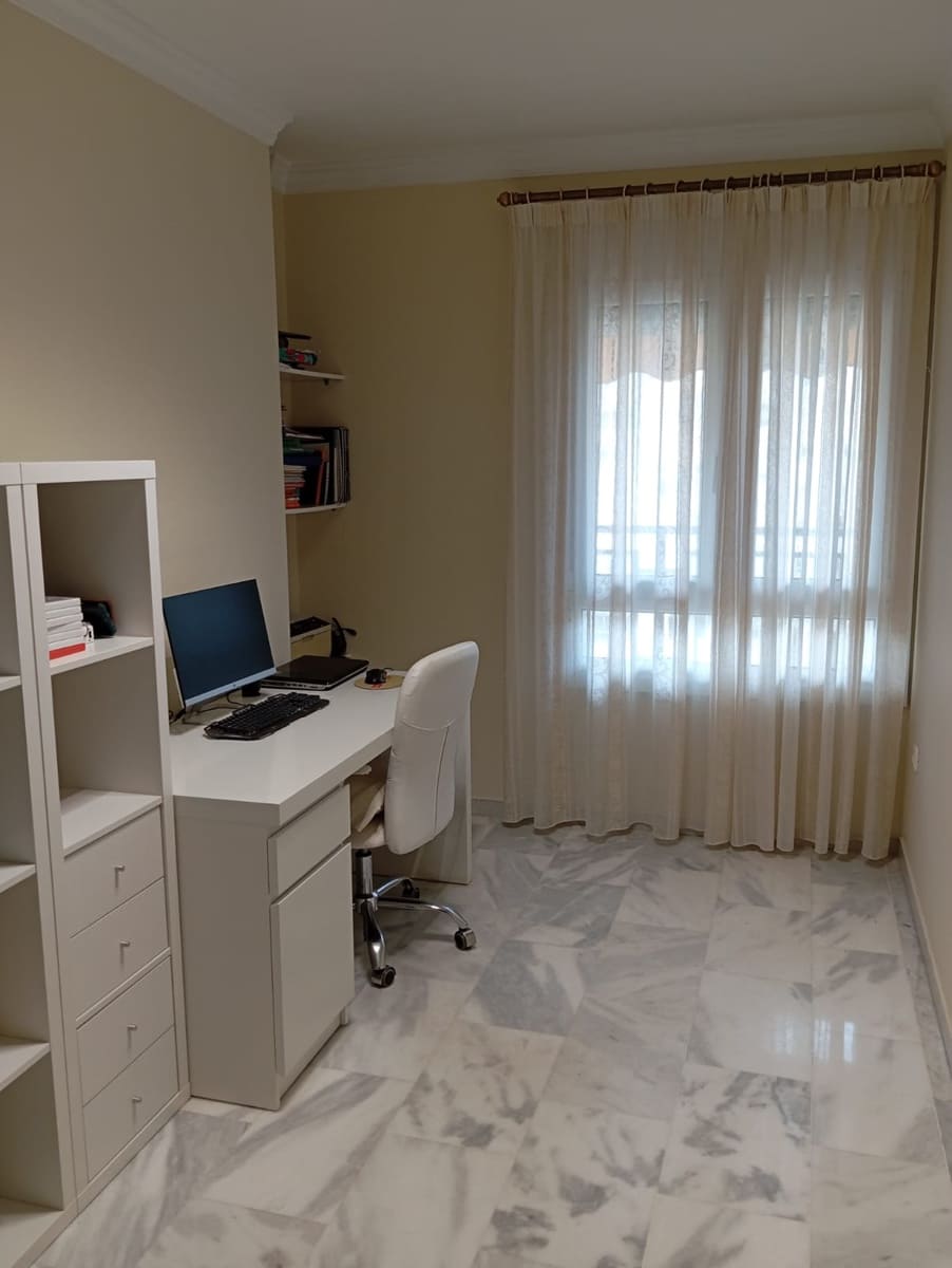 4 bedroom Apartment for sale in Malaga city with garage - € 475,000 (Ref: 9709125)