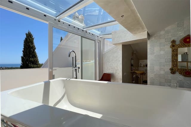 4 soverom Villa til salgs i Sitio de Calahonda, Mijas med svømmebasseng garasje - € 564 000 (Ref: 9823801)