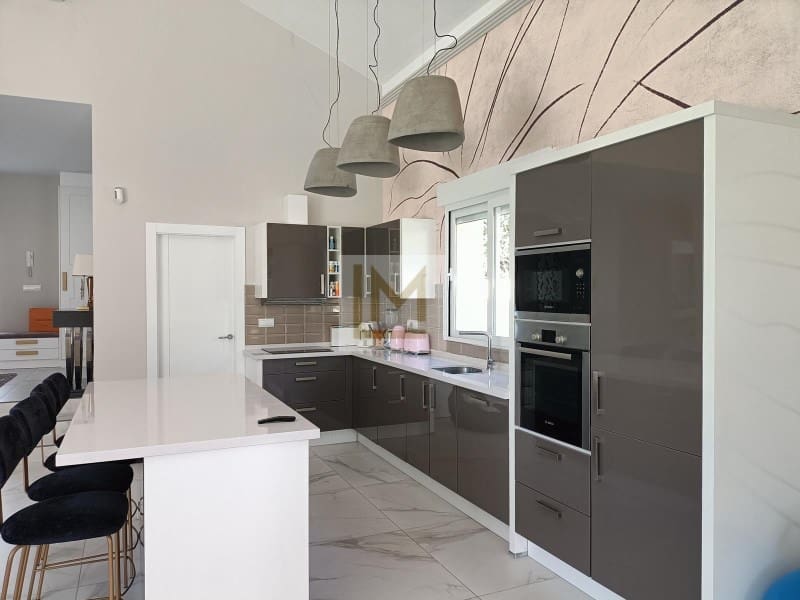 4 slaapkamer Villa voor vakantieverhuur in San Pedro de Alcantara met zwembad - € 35.000 (Ref: 9626222)