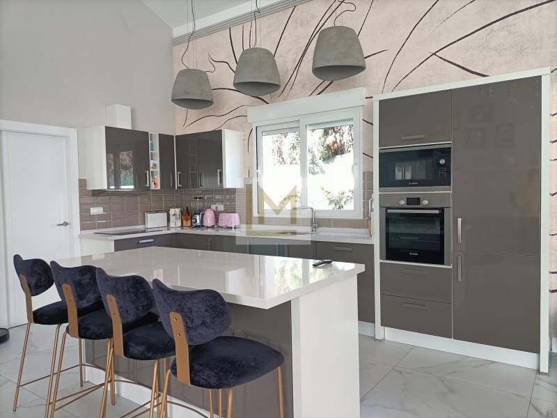 4 slaapkamer Villa voor vakantieverhuur in San Pedro de Alcantara met zwembad - € 35.000 (Ref: 9626222)