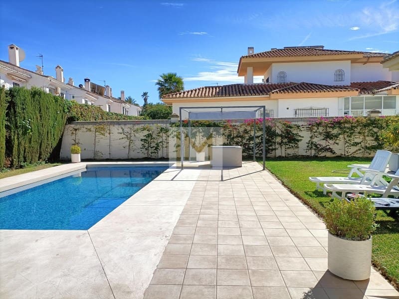 4 slaapkamer Villa voor vakantieverhuur in San Pedro de Alcantara met zwembad - € 35.000 (Ref: 9626222)