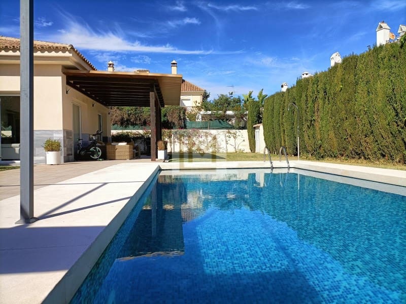 4 slaapkamer Villa voor vakantieverhuur in San Pedro de Alcantara met zwembad - € 35.000 (Ref: 9626222)