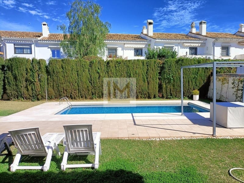 4 slaapkamer Villa voor vakantieverhuur in San Pedro de Alcantara met zwembad - € 35.000 (Ref: 9626222)